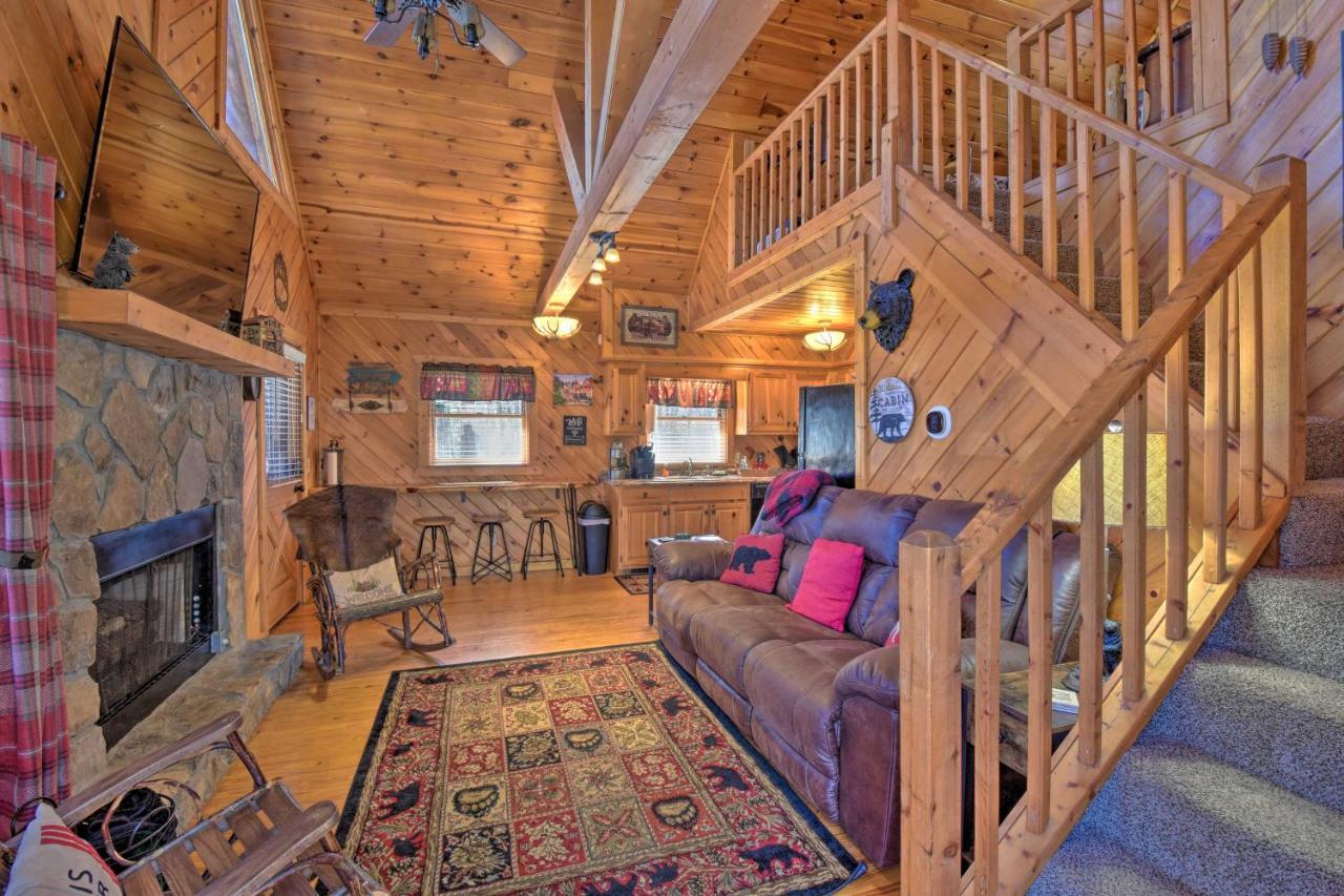 Helen Cabin With Deck And Hot Tub Less Than Half Mi To Main St Exterior foto
