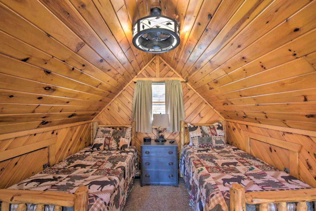 Helen Cabin With Deck And Hot Tub Less Than Half Mi To Main St Exterior foto